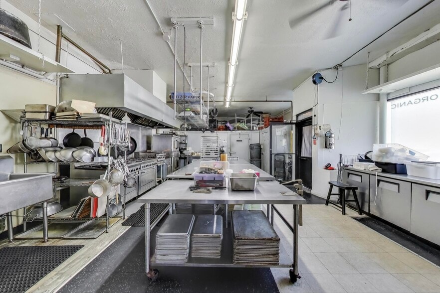 More Photos Of 1103 W Grand Ave, Chicago Apartments For Sale