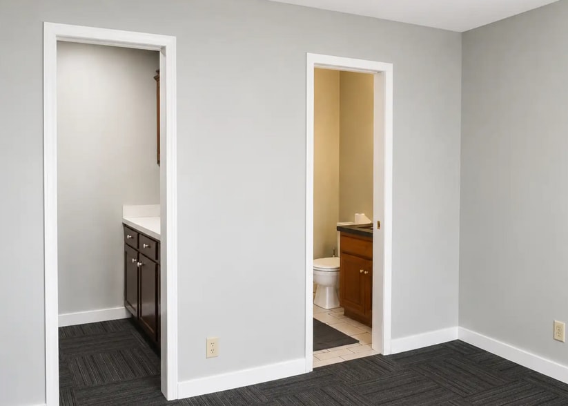 More Photos Of 206 Old Harrods Creek Rd, Louisville Flex For Lease