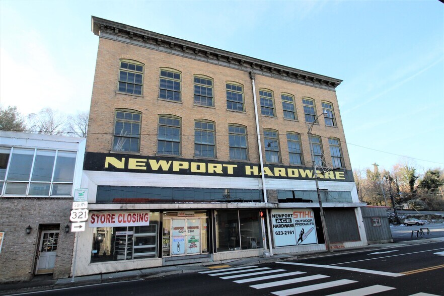 More Photos Of 237 E Broadway, Newport Restaurant For Lease