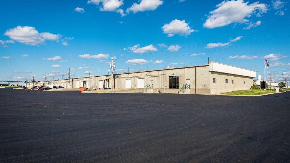 More Photos Of 8102-8176 Zionsville Rd, Indianapolis Manufacturing For Lease