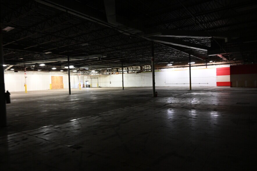 More Photos Of 2300 Claremont Ave, Ashland Freestanding For Lease