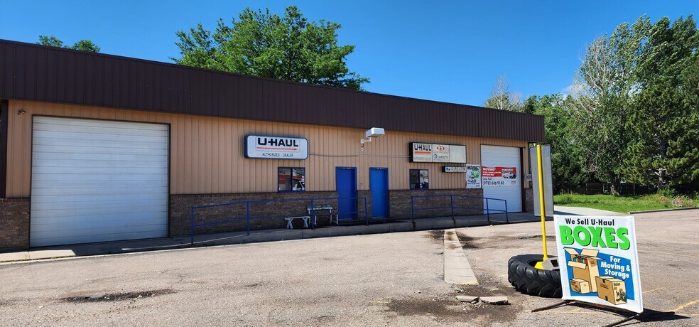 More Photos Of 1050-1051 Walnut St, Windsor Warehouse For Lease