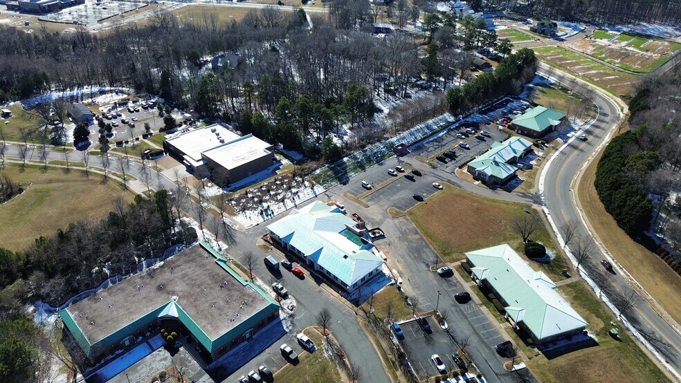 More Photos Of 15805 Brookway Dr, Huntersville Office For Lease