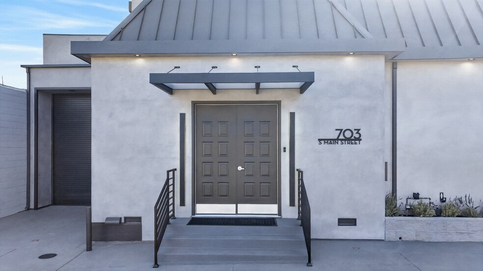 More Photos Of 703 S Main St, Burbank Showroom For Sale