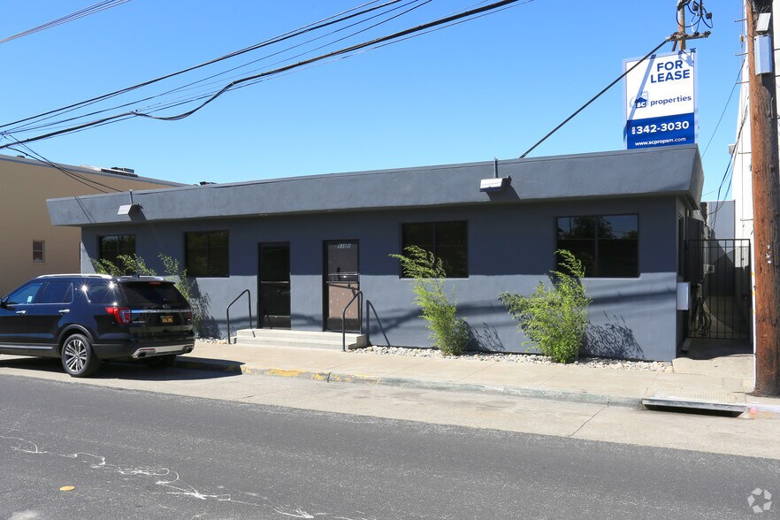 More Photos Of 936-938 S Amphlett Blvd, San Mateo Warehouse For Lease