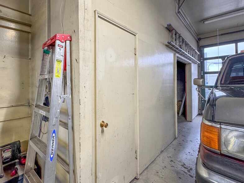 More Photos Of 833 E 1st St, Port Angeles General Retail For Sale