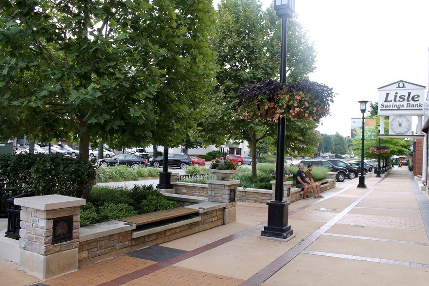 More Photos Of 4714 Main St, Lisle Apartments For Lease