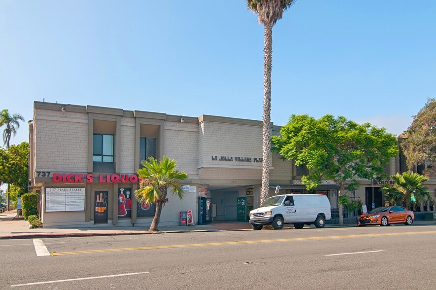 More Photos Of 737 Pearl St, La Jolla Medical For Lease