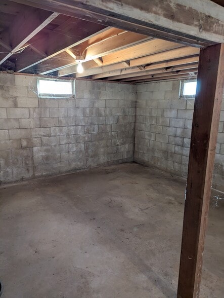 More Photos Of 340 Elm St E, Canova Sports And Entertainment For Sale