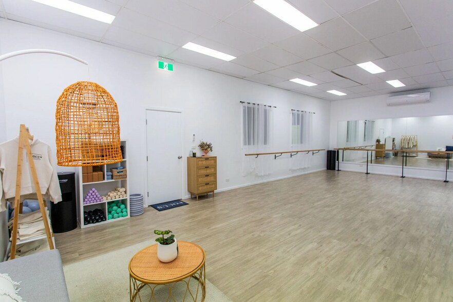 More Photos Of 111 Kendal St, Cowra Storefront For Lease