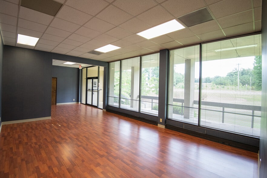 More Photos Of 1330 N Park St, Carrollton Office For Sale