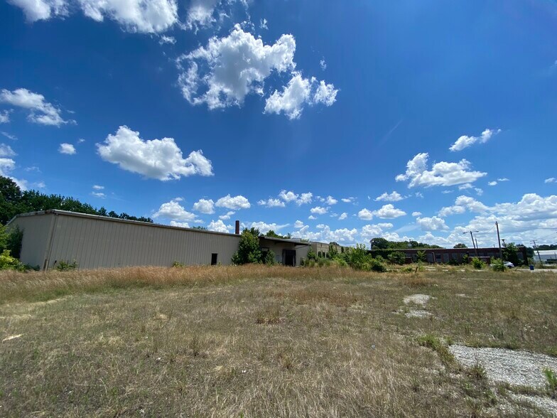 More Photos Of 520 Reese St, Emporia Warehouse For Sale