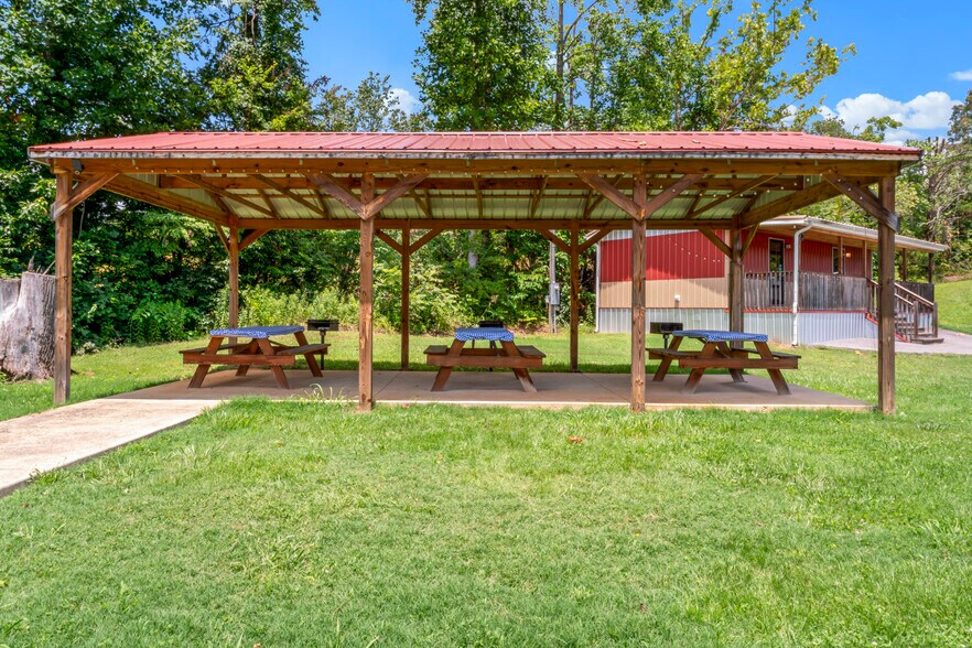 More Photos Of 104 Circle Rd, Newport Manufactured Housing Mobile Home Park For Sale