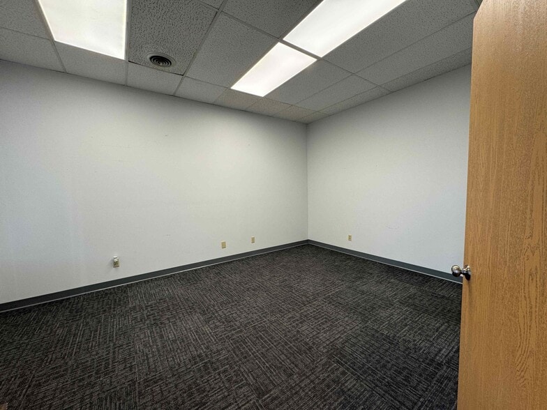 More Photos Of 115-159 Marion Blvd, Marion General Retail For Lease