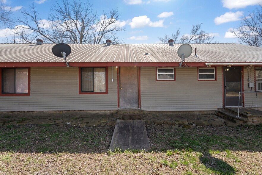 More Photos Of 300 Range St, Marshall Multifamily For Sale