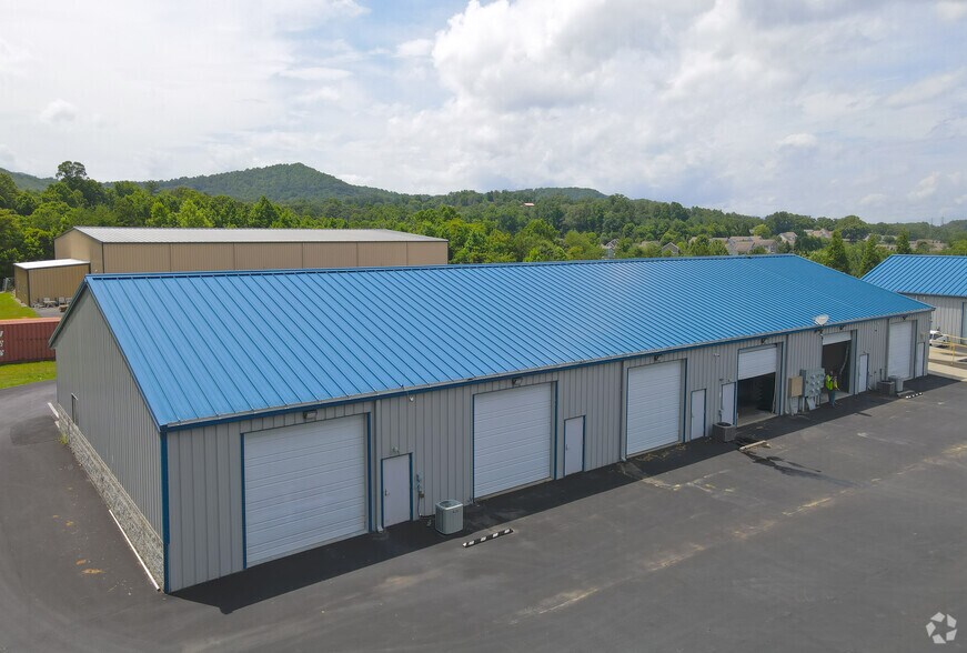 More Photos Of 6 Celtic Dr, Arden Warehouse For Lease