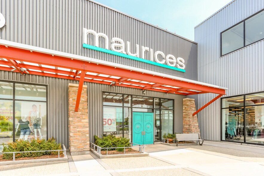 More Photos Of 11500 W Burleigh St, Wauwatosa Storefront For Lease