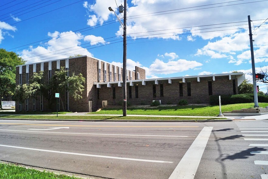 More Photos Of 111 S Waverly Rd, Lansing Office For Sale
