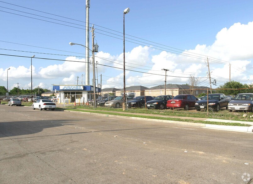 More Photos Of 7783 Airport Blvd, Houston General Retail For Lease