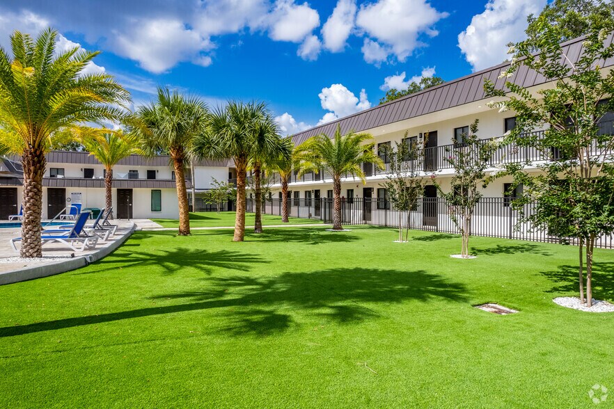 More Photos Of 2025 Rogers St, Clearwater Apartments For Sale