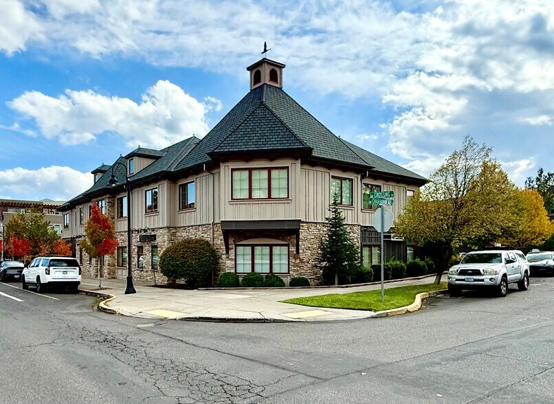 Primary Photo Of 2855 NW Crossing Dr, Bend Medical For Lease