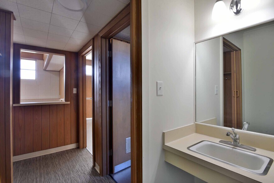 More Photos Of 500 N Jefferson St, Albany Medical For Sale