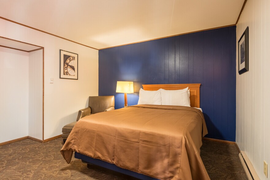 More Photos Of 30362 US Highway 160, South Fork Hotel For Sale