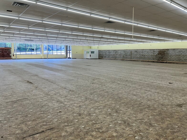 More Photos Of 165 S Main St, Allendale Freestanding For Lease