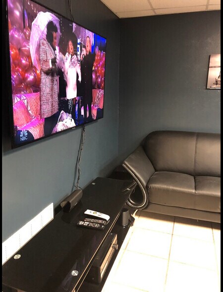 More Photos Of 1406 Forest Ln, Garland Storefront Retail Office For Lease