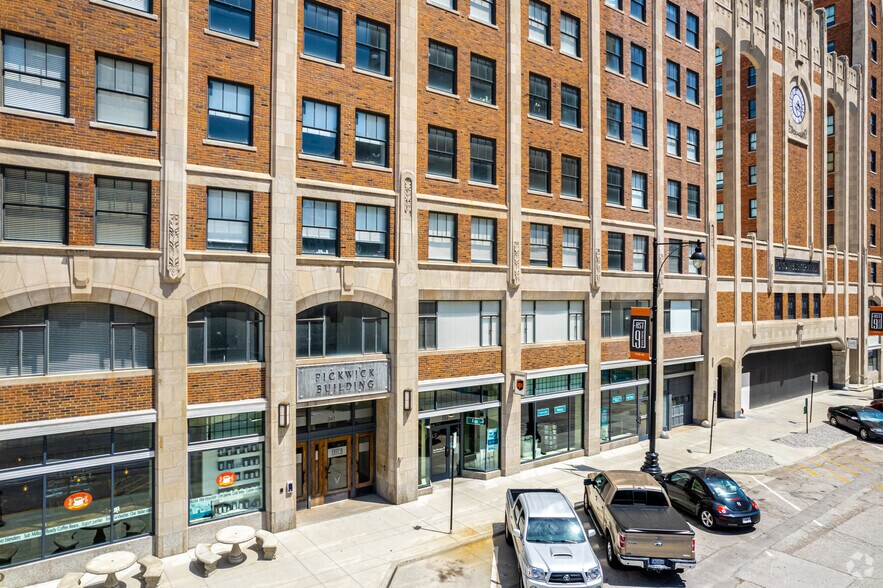 More Photos Of 921-939 McGee St, Kansas City Storefront Retail Office For Lease