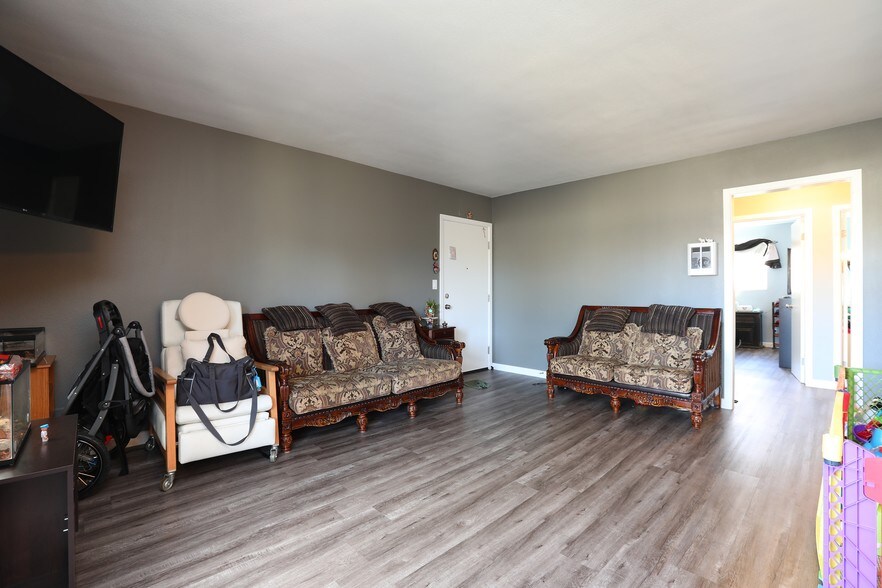 More Photos Of 21909 Lanark St, Canoga Park Apartments For Sale