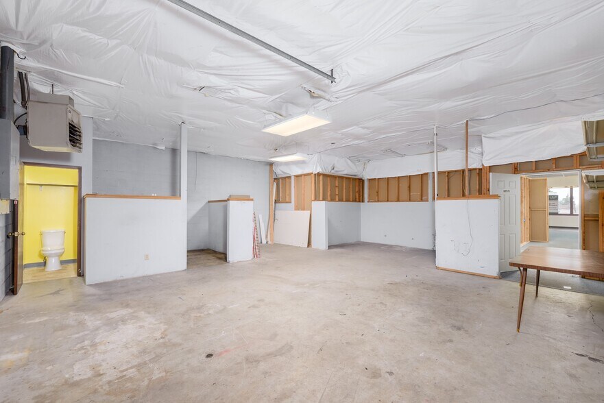 More Photos Of 445 W Washington St, Sequim Freestanding For Lease