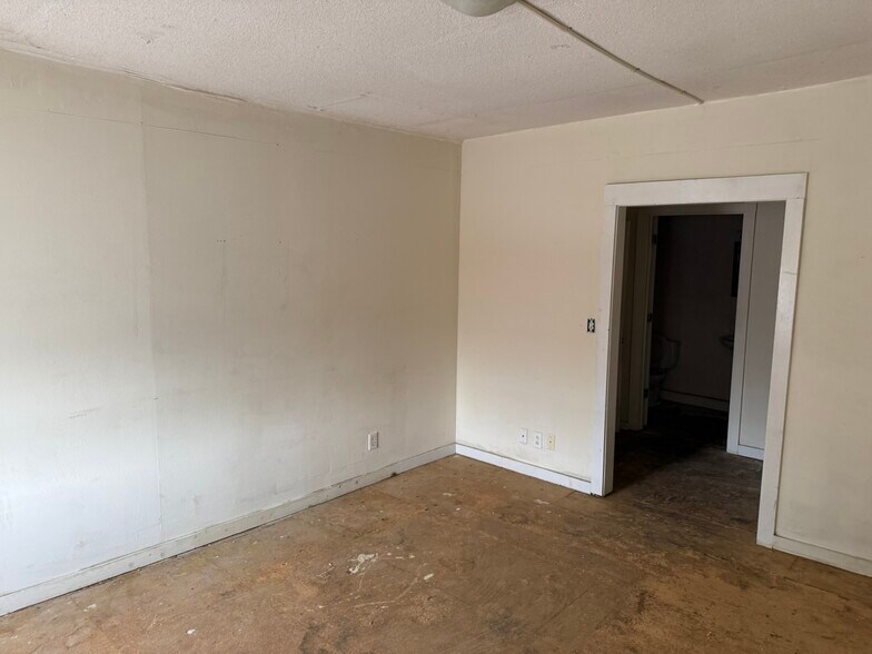 More Photos Of 107 W Main St, Coffeen Storefront Retail Residential For Sale
