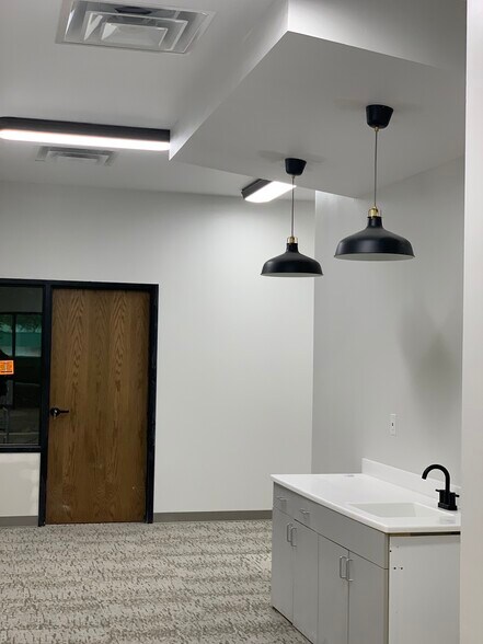More Photos Of 1310 NW Vivion Rd, Kansas City Office For Lease