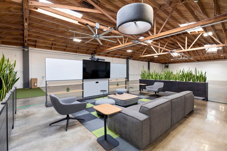 More Photos Of 956 W Hyde Park Blvd, Inglewood Manufacturing For Lease