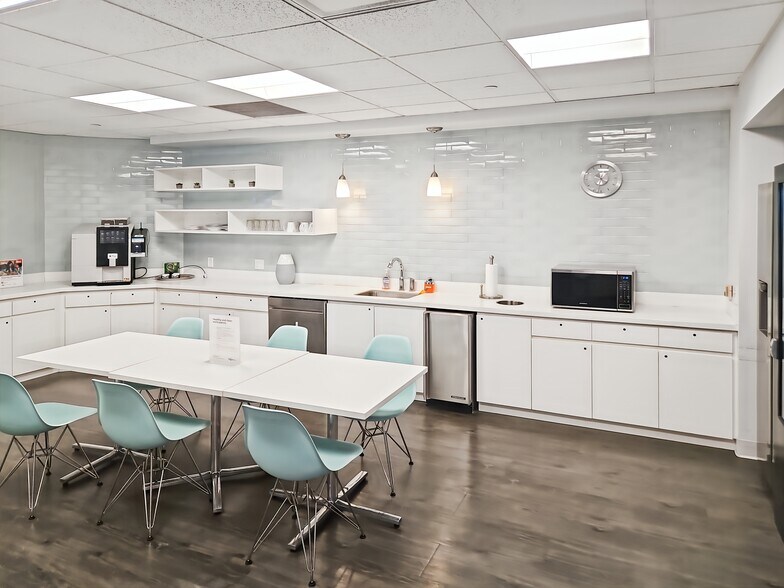 More Photos Of 1 Bridge Plz N, Fort Lee Coworking Space