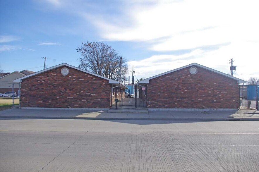 More Photos Of 1832 Cleveland Blvd, Granite City Apartments For Sale