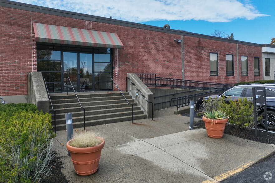 More Photos Of 125 Newbury St, Framingham Specialty For Lease