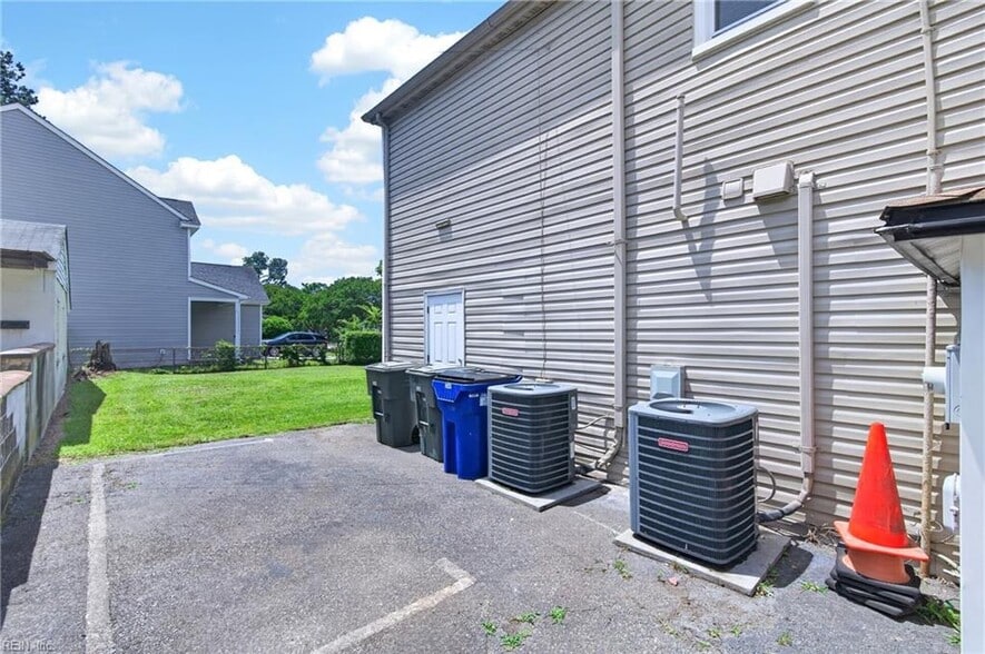 More Photos Of 2546 Ballentine Blvd, Norfolk General Retail For Sale