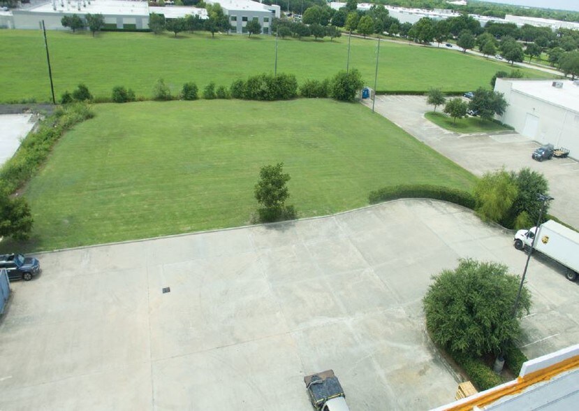 More Photos Of 12010 Dairy Ashford, Sugar Land Distribution For Lease