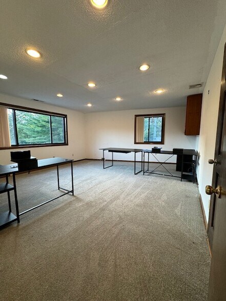 More Photos Of 8 Maple Dr, Monroe Warehouse For Lease