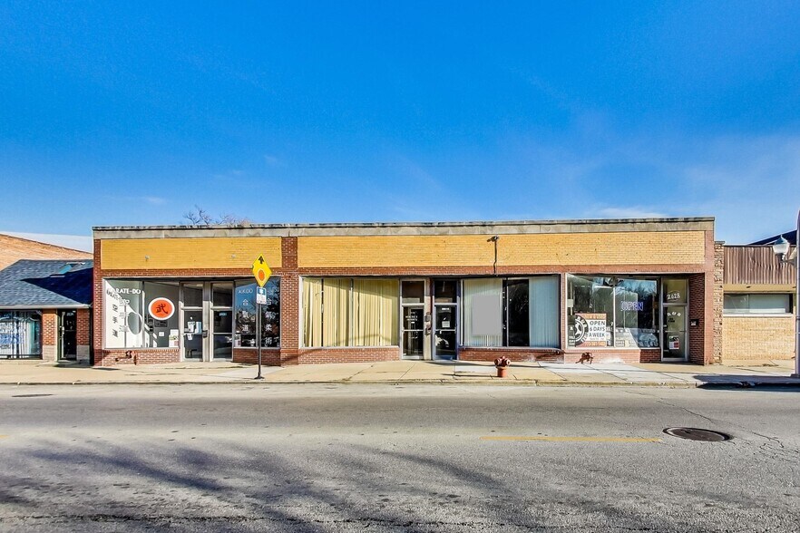 More Photos Of 2628-2634 W Touhy Ave, Chicago Storefront Retail Office For Lease