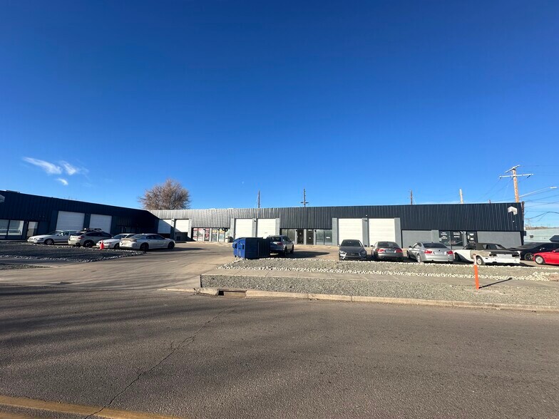 More Photos Of 2101-2125 S Platte River Dr, Denver Warehouse For Sale