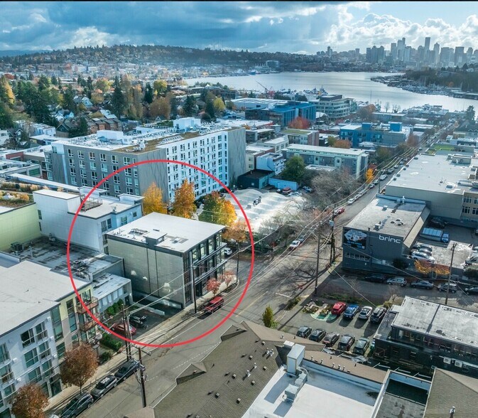 More Photos Of 3800 Woodland Park Ave N, Seattle Office For Lease