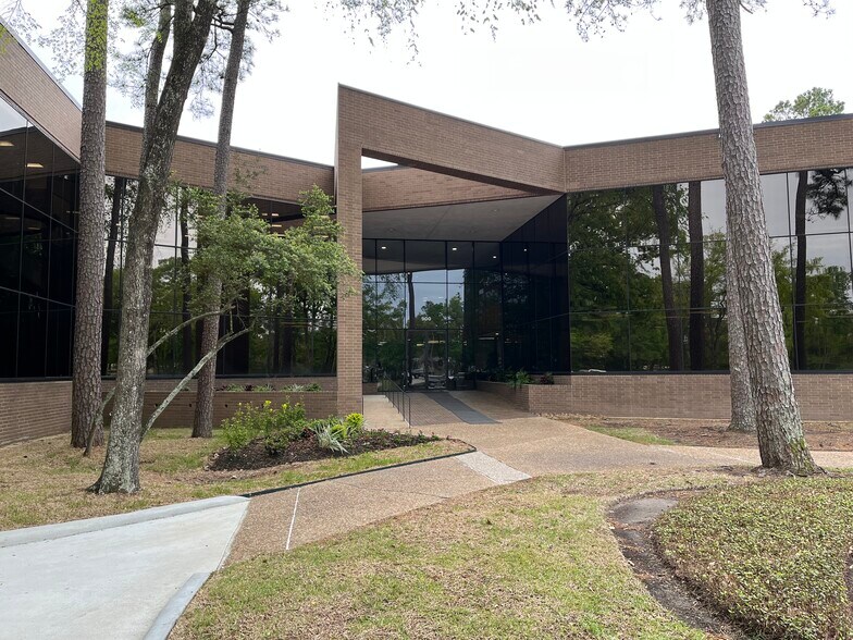 More Photos Of 900 Rockmead Dr, Kingwood Office For Lease