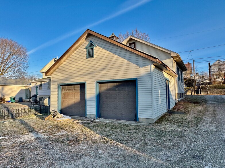 More Photos Of 422 W Maple St, Hartville Multifamily For Sale