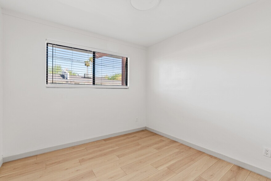 More Photos Of 4034 E Moreland St, Phoenix Multifamily For Sale