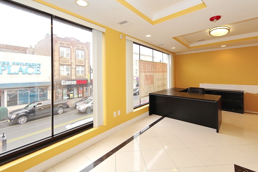 More Photos Of 180 Ferry St, Newark Storefront Retail Office For Lease