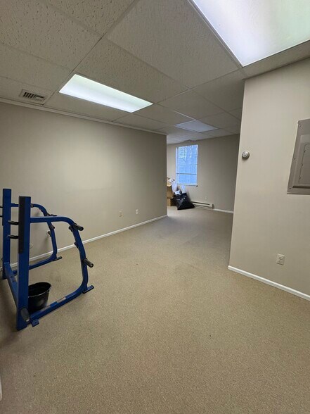 More Photos Of 1-8 Manor Dr, Hampton Medical For Lease