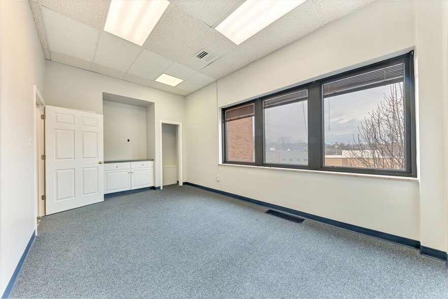More Photos Of 150 Hillside Dr, Bethel Park Office For Lease